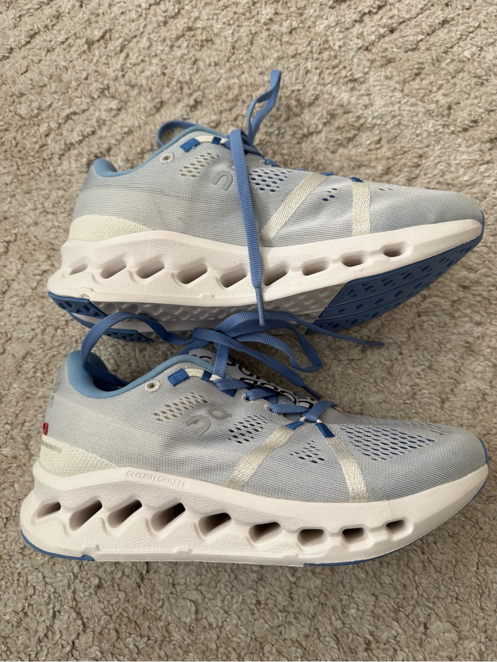 On Running Women's Cloudsurfer sneakers in the Heather/White colorway size 6 - Picture 7 of 12